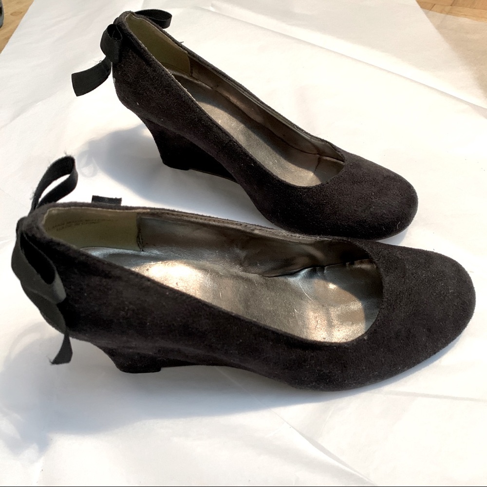 Urban Outfitters Faux Suede 3” Wedge Shoes size 7